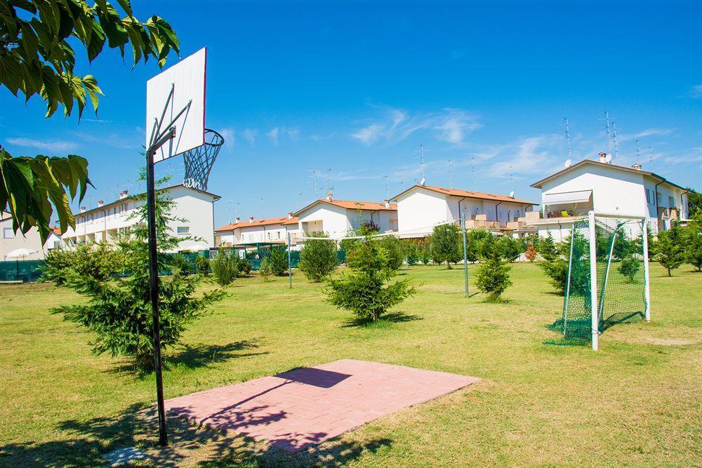 Aparthotel Costa Paradiso Lido Adriano Exterior photo